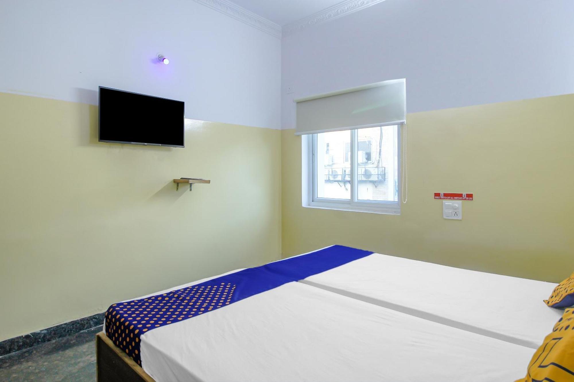 Spot On 81775 Mohit Gokul Lodge New Luxury Room'S Near Secunderabad Railway Station Lālāguda Екстериор снимка