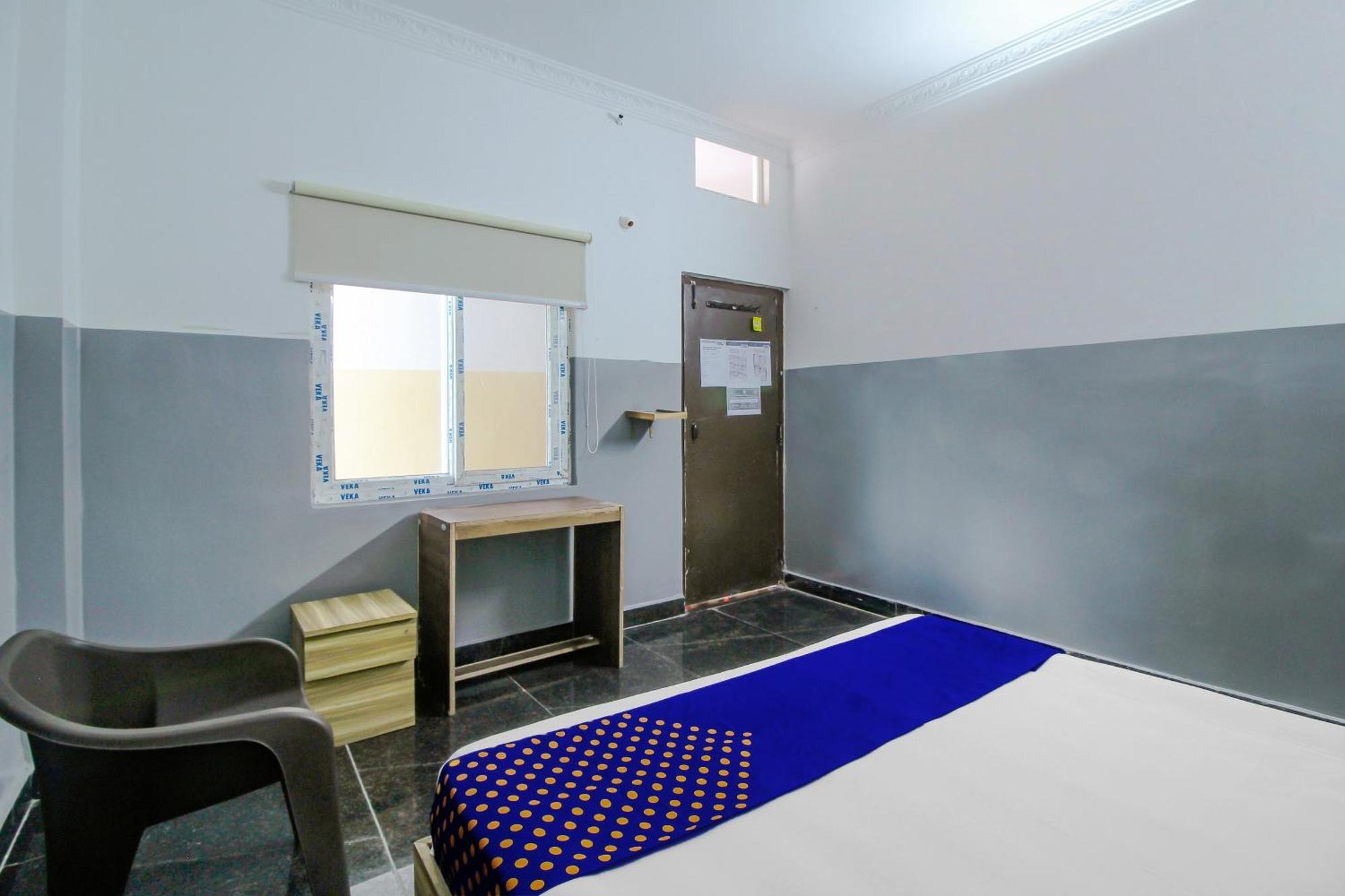Spot On 81775 Mohit Gokul Lodge New Luxury Room'S Near Secunderabad Railway Station Lālāguda Екстериор снимка