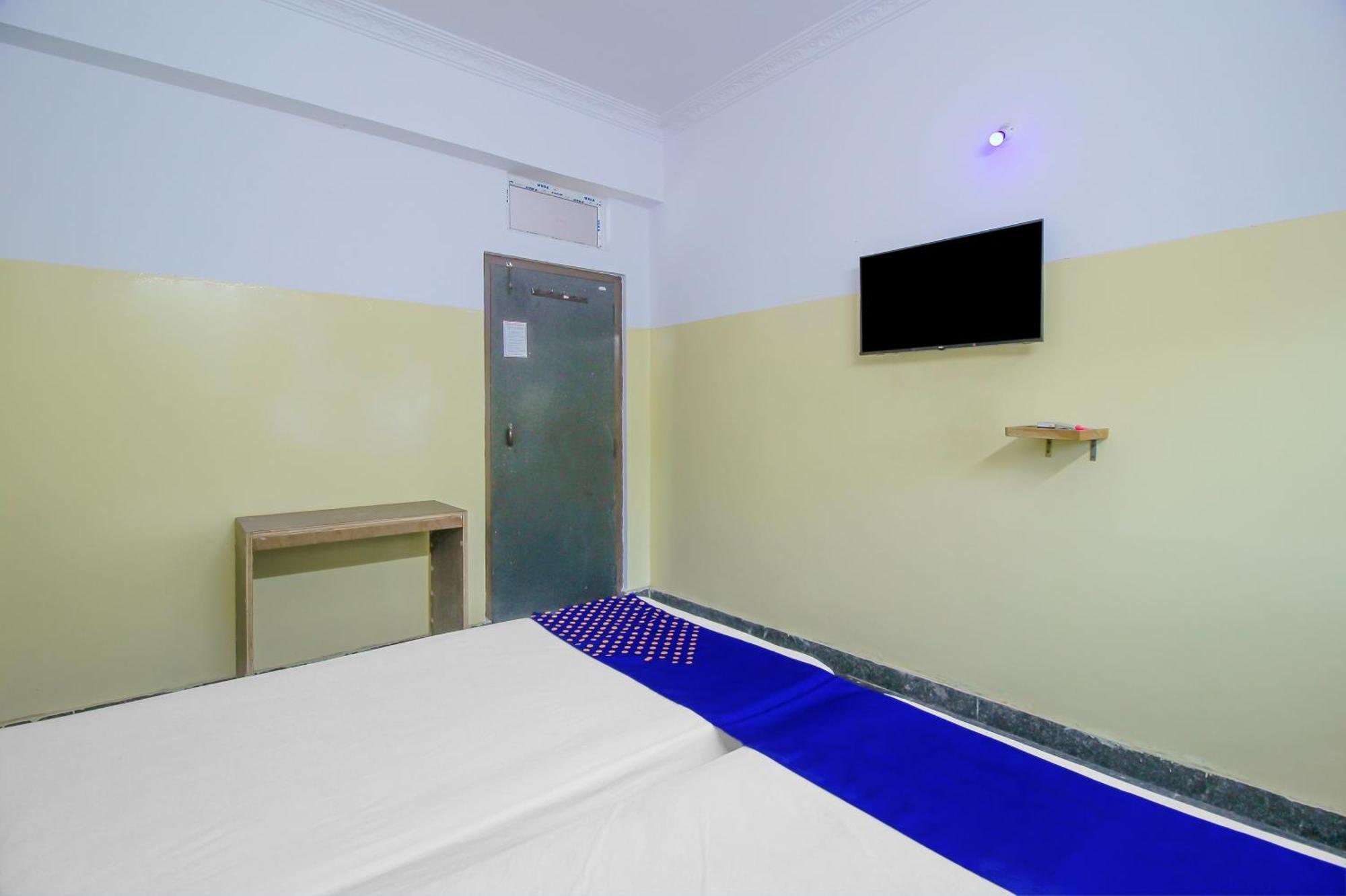 Spot On 81775 Mohit Gokul Lodge New Luxury Room'S Near Secunderabad Railway Station Lālāguda Екстериор снимка