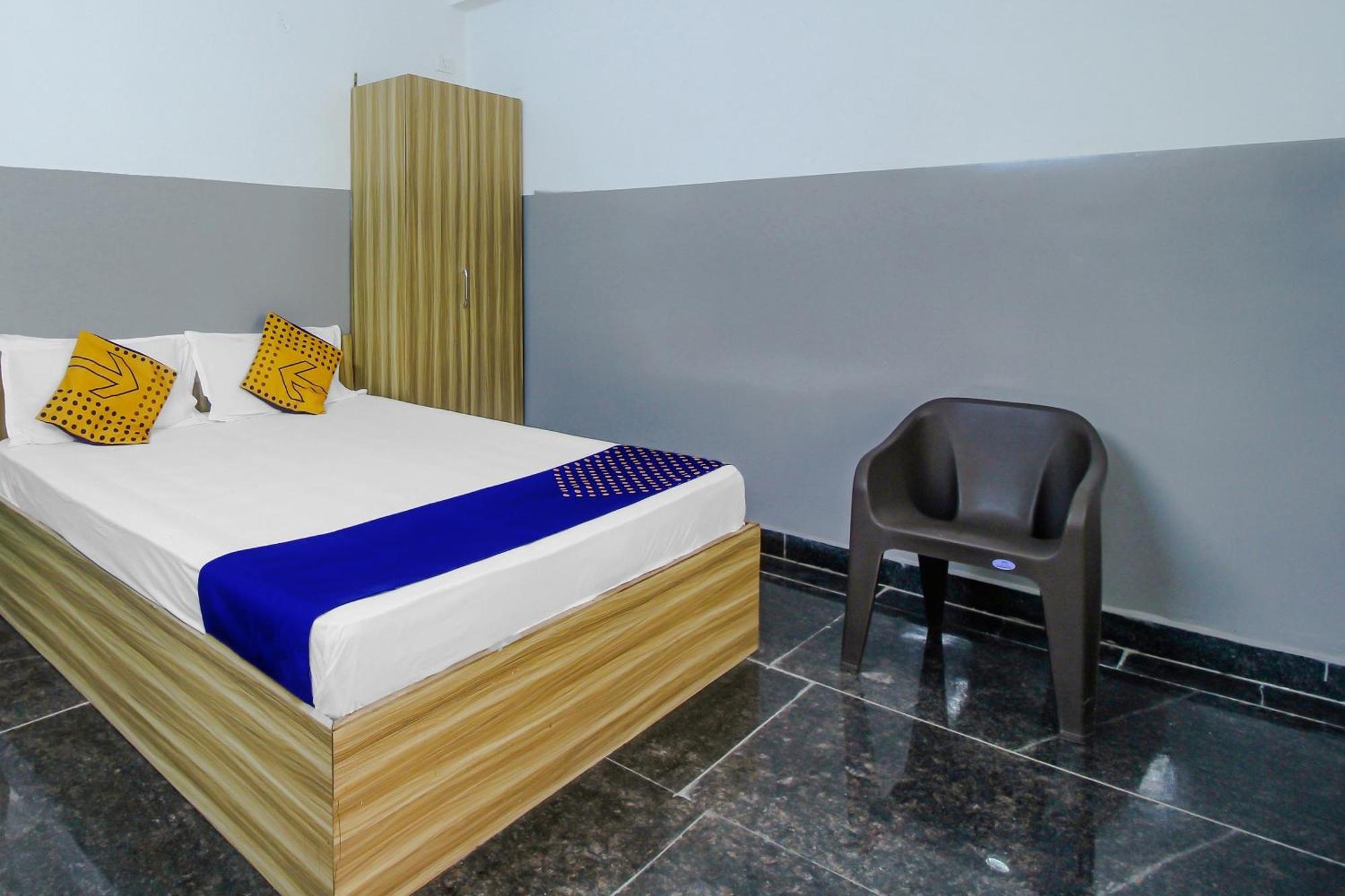 Spot On 81775 Mohit Gokul Lodge New Luxury Room'S Near Secunderabad Railway Station Lālāguda Екстериор снимка