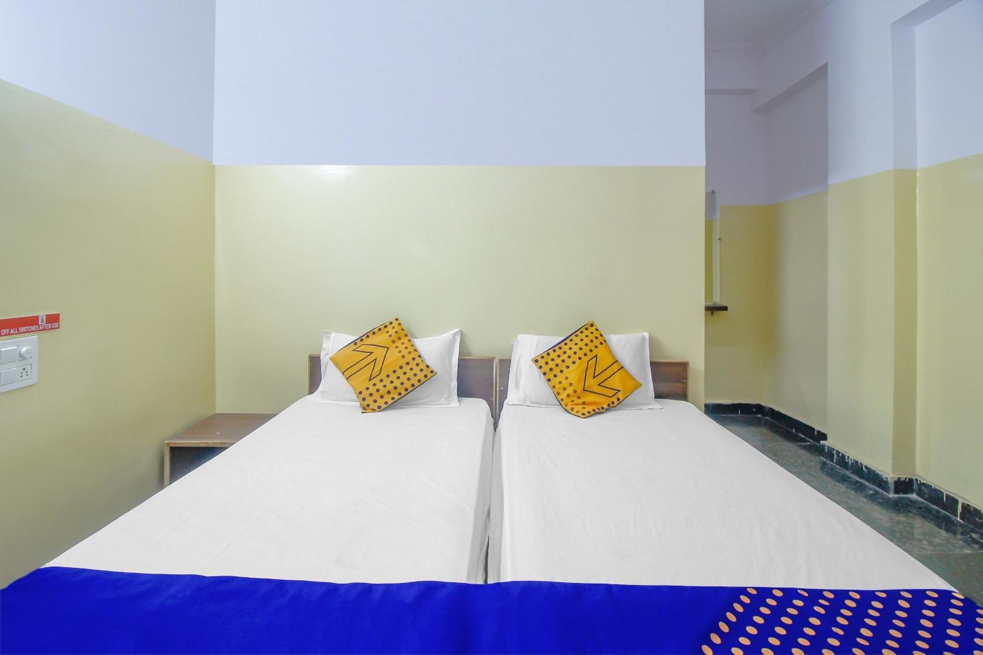 Spot On 81775 Mohit Gokul Lodge New Luxury Room'S Near Secunderabad Railway Station Lālāguda Екстериор снимка