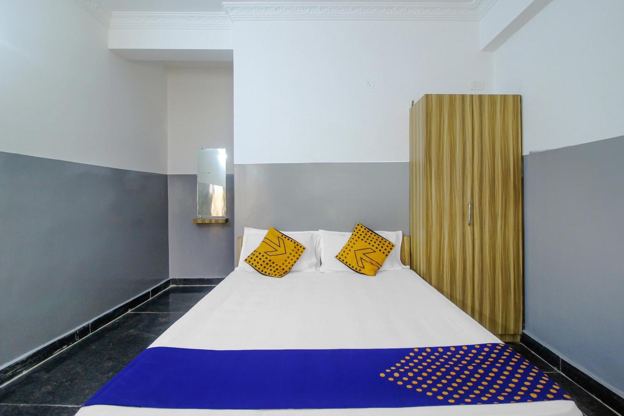 Spot On 81775 Mohit Gokul Lodge New Luxury Room'S Near Secunderabad Railway Station Lālāguda Екстериор снимка